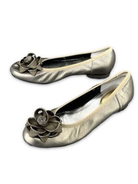 Ros Hommerson Miracle Ballet Flats Sz 6.5 Leather Gold Zipper Flower Bow at Toe